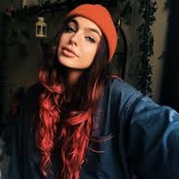 Emily Rinaudo Biography
